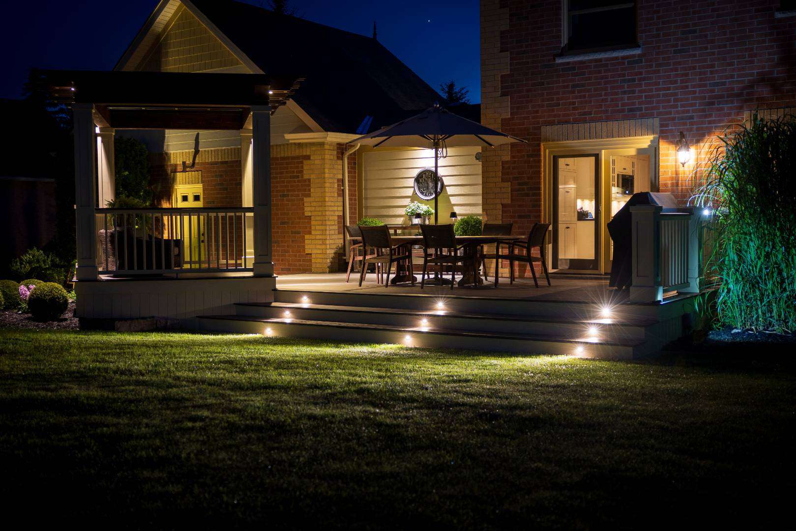 Virginia landscape lighting in Midlothian, Woodlake, and Brandermill